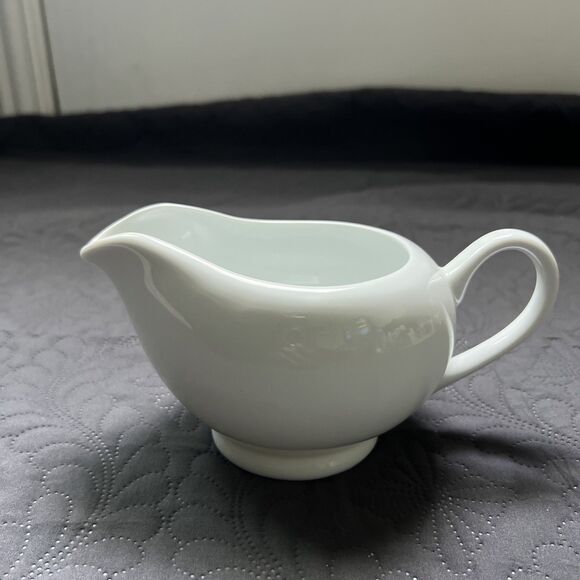 VTG Unbranded White Porcelain Gravy Boat Serverware Holiday Dinner Home Kitchen - Picture 3 of 6